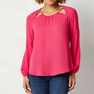 NWT 🛍Pink And gold Chain top